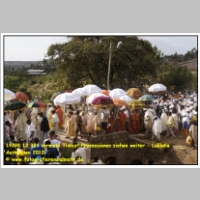 19298 12 324 vereinte Timkat-Prozessionen ziehen weiter - Lalibela - Aethiopien 2012.JPG
